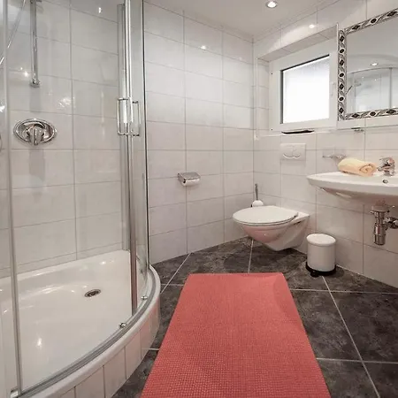 Haus Ingrid アパート *